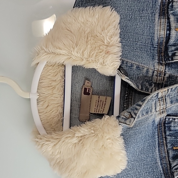 Forever relaxed fit and a cozy sherpa collar. Womens Jens Jacket. Size Small. - Picture 4 of 7